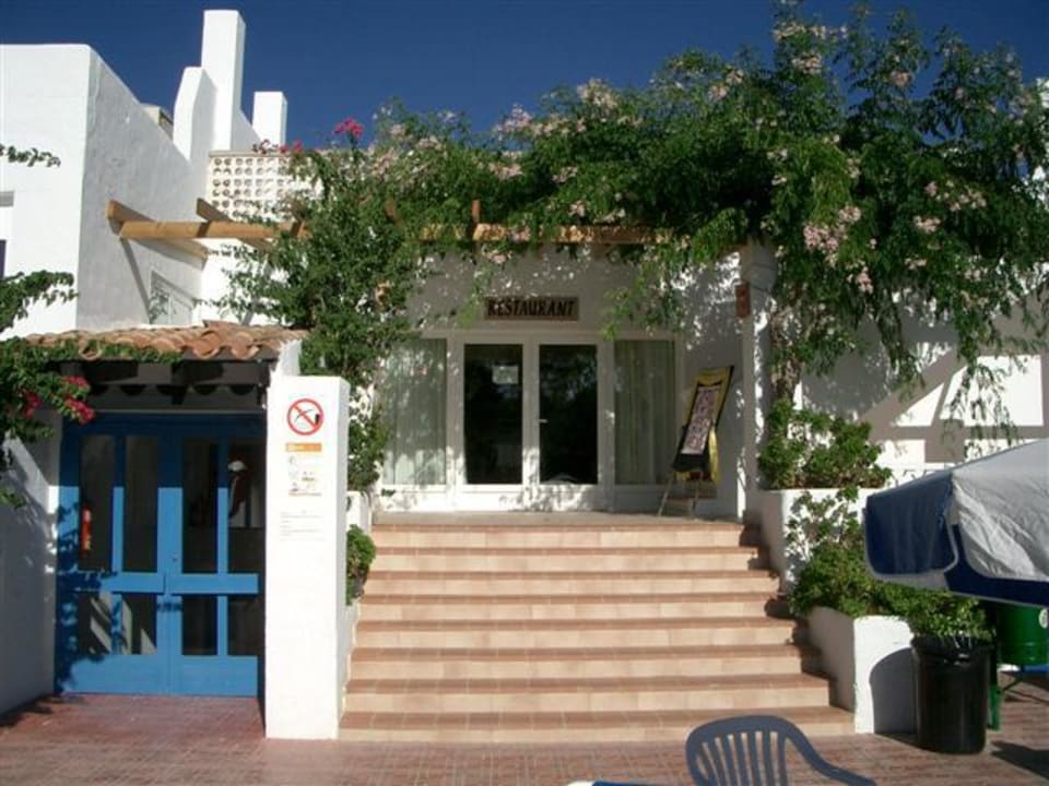 Eingang zum Restaurant Club Cala Llenya Cala Llenya Resort Ibiza