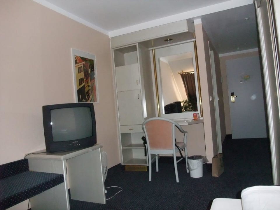 Einzelzimmer mit Blick vom Fenster Hotel an der Kö