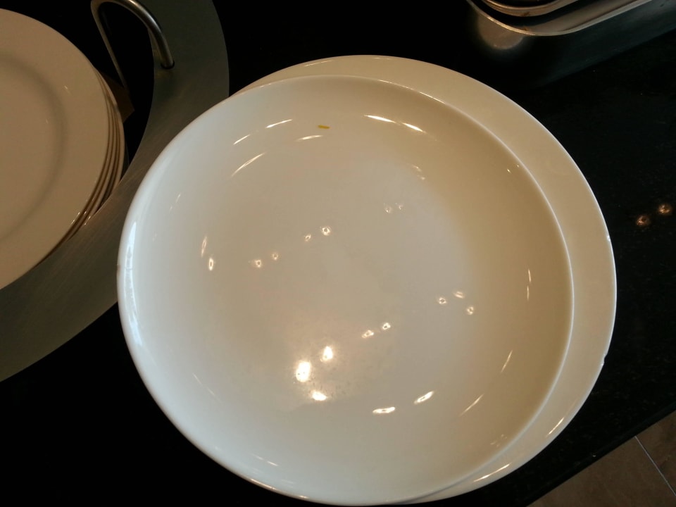 Dreckige Teller Well Palace Side