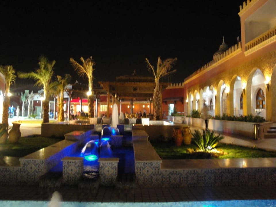 Brunnen hinter dem Hotel Pickalbatros Alf Leila Wa Leila Resort - Neverland Hurghada