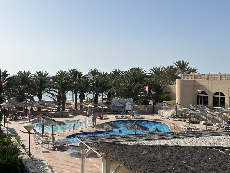 Pool SBH Monica Beach Resort