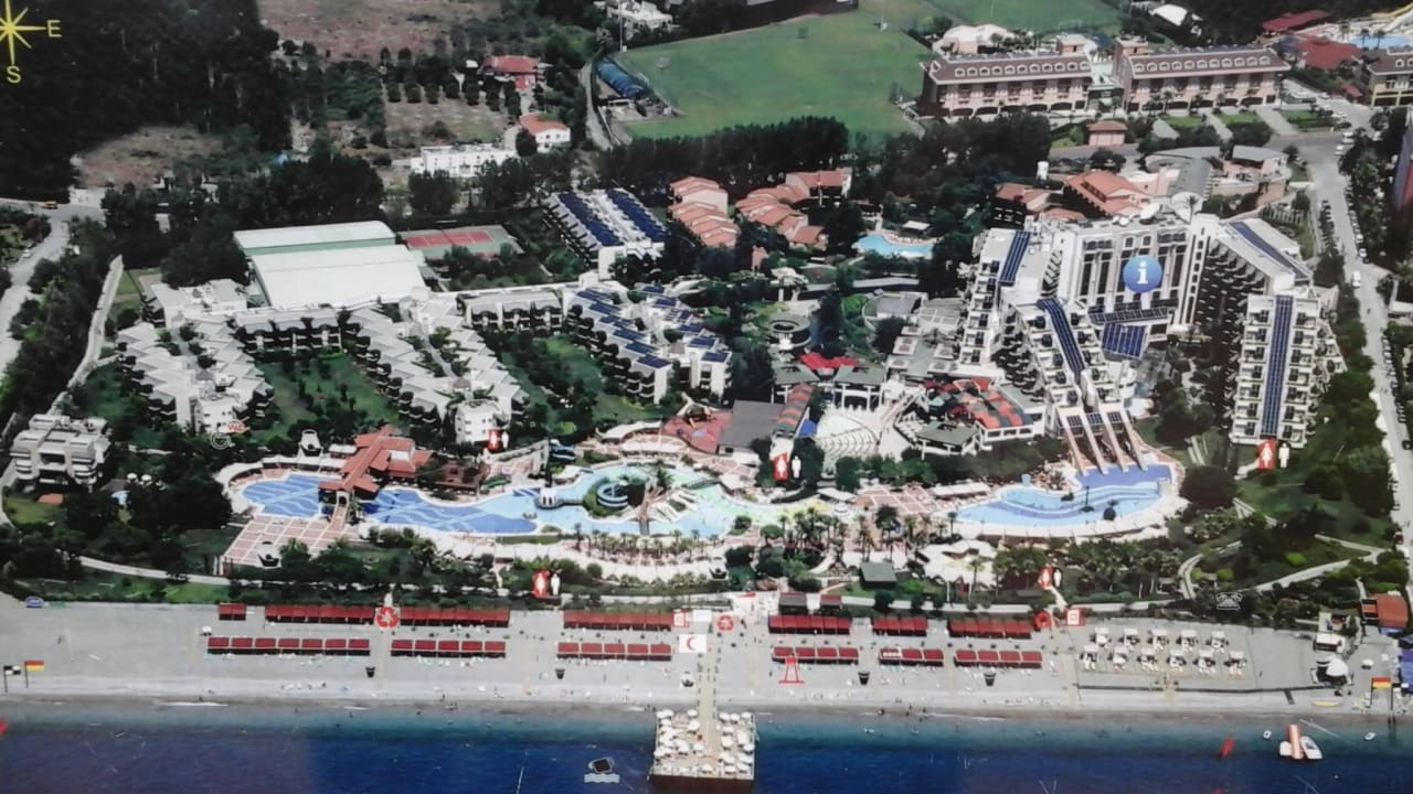 Hotel von oben, abfotografiert von einer Karte Limak Limra Hotel & Resort