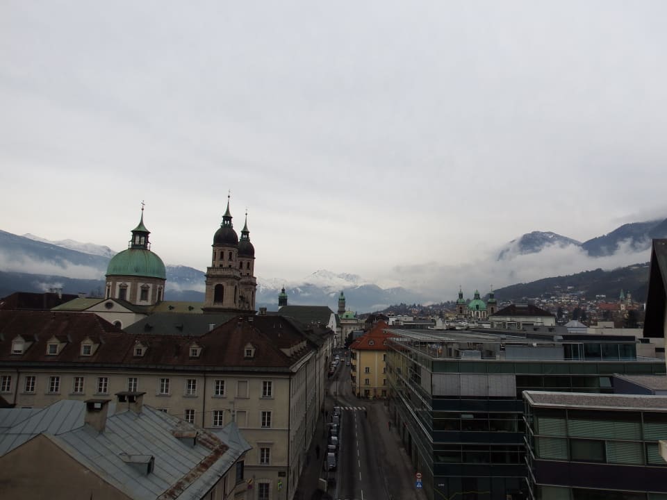 Blick von der Dachterrasse Hotel Schwarzer Adler Innsbruck