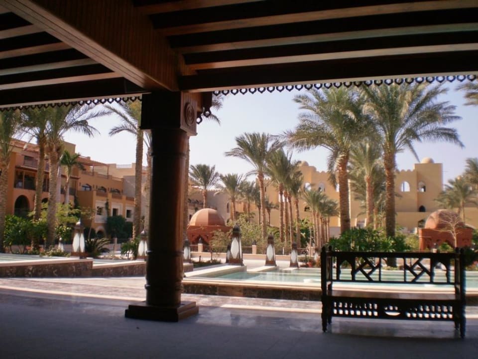 Vor dem Haupteingang Makadi Spa - Adults only