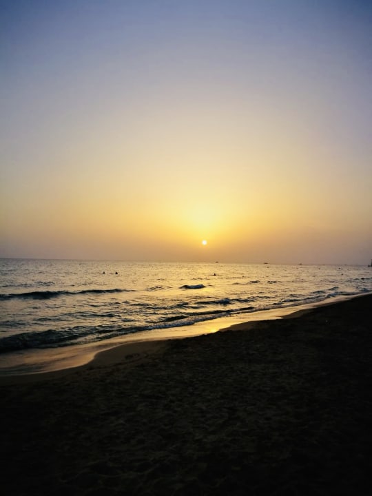 Strand Kamelya Aishen Club