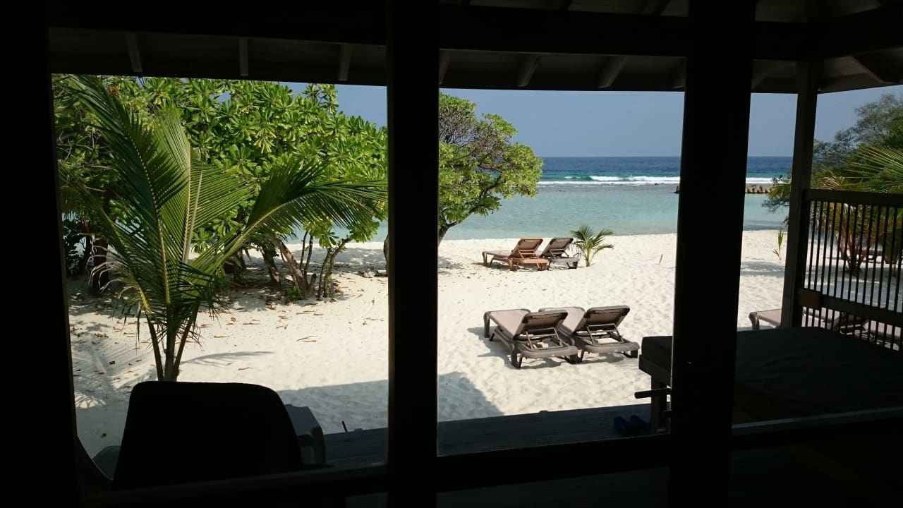 Der Blick vom Bett aus, Beach-Villa 301 O-Resort Kuredu Island Resort & Spa