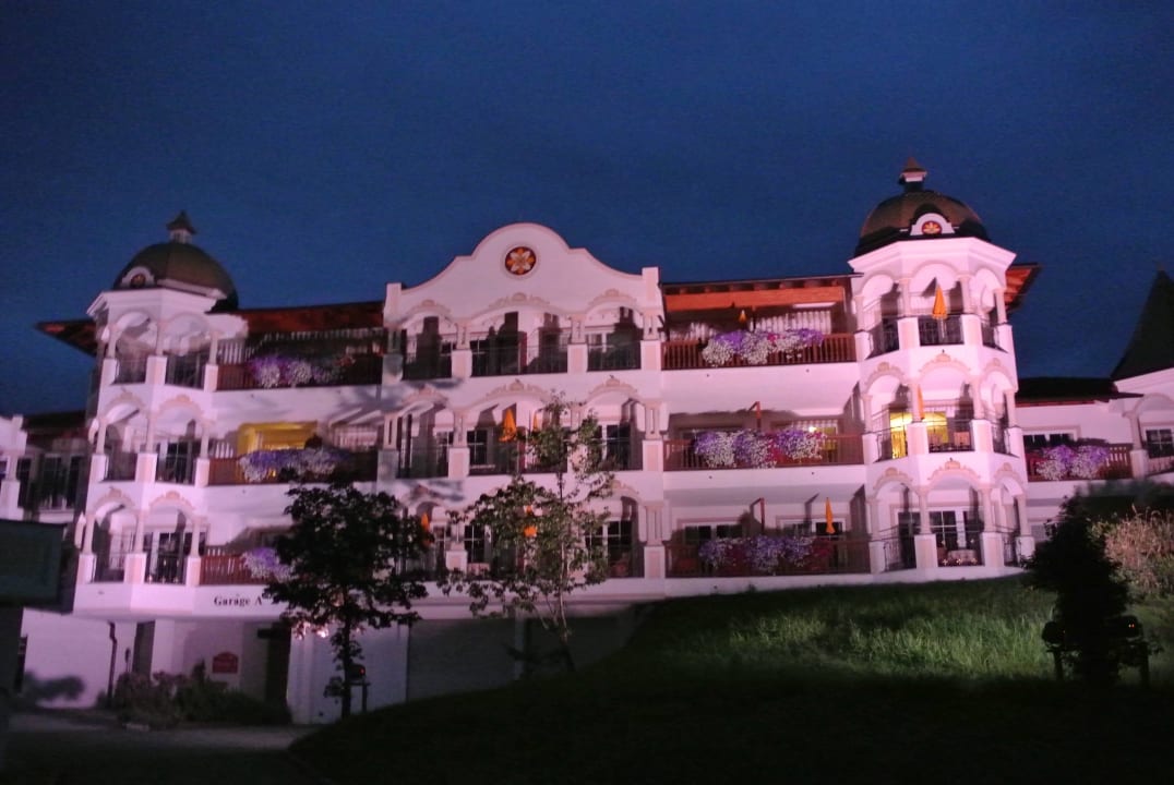 Romantik Schlössel bei Nacht Wohlfühlresort Peternhof