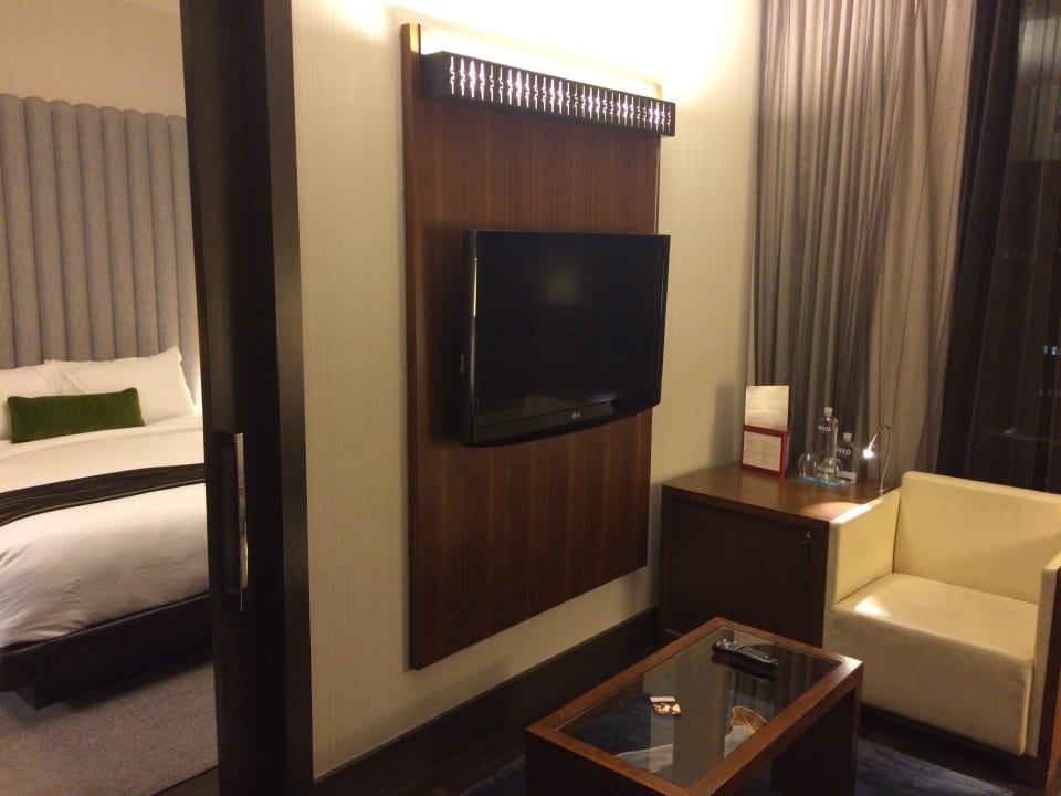 Blick ins Schlafzimmer Eventi - a Kimpton Hotel