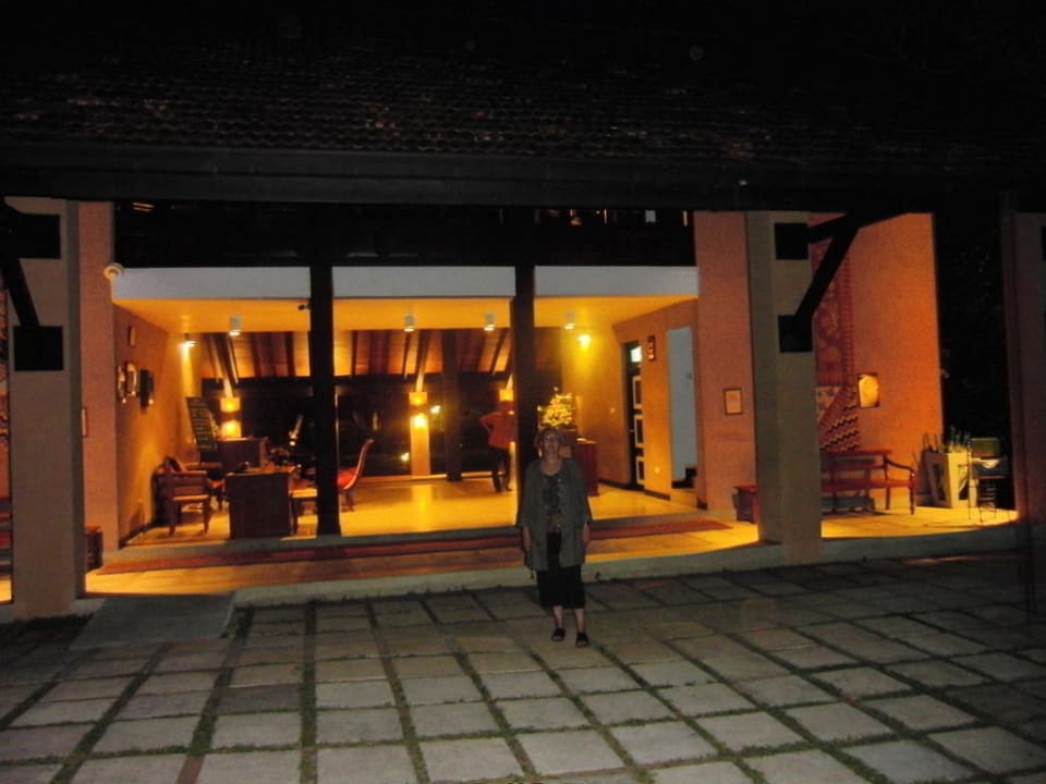 Abends im Restaurantbereich Habarana Village by Cinnamon
