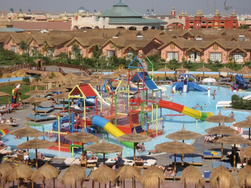 Ausblick von den Rutschen auf die Anlage Pickalbatros Jungle Aqua Park Resort - Neverland Hurghada