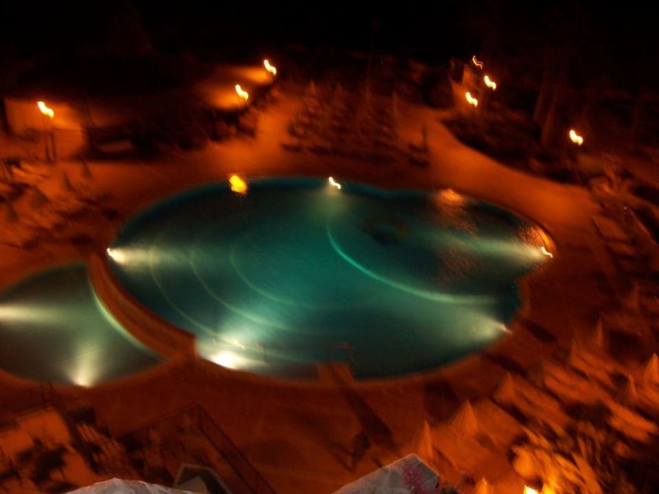 Pool am Nautilus bei Nacht SBH Nautilus Beach