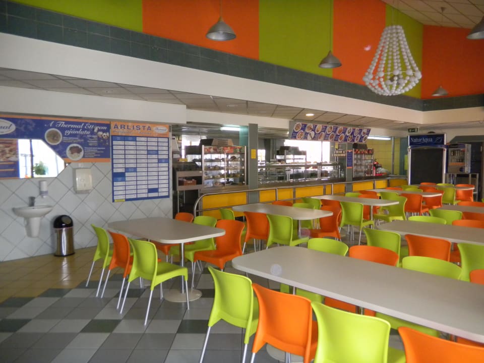 Selbstbedienungsbuffet in der Therme Park Inn by Radisson Sárvár  Resort & Spa