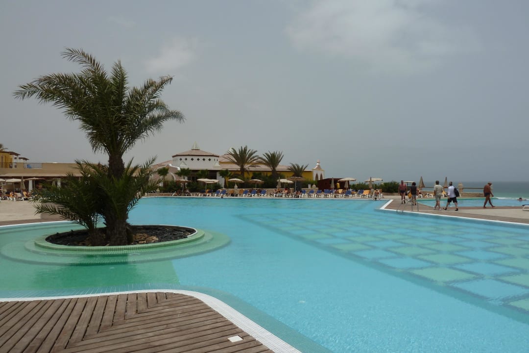 Großer Außenpool VOI Praia De Chaves Resort