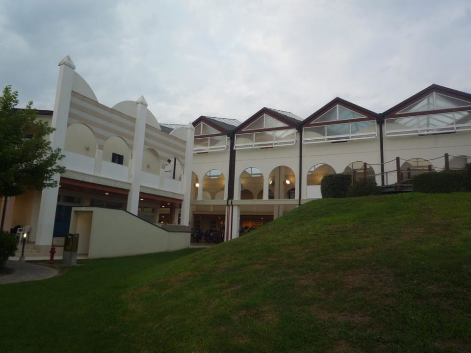 Eingang Einkaufsstrasse Residence I Tamerici