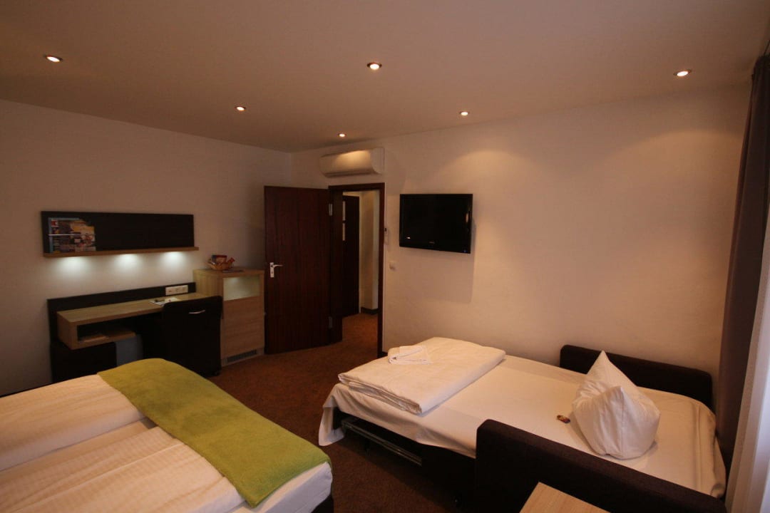 Schlafraum Zimmer 153 Ringhotel Loew's Merkur