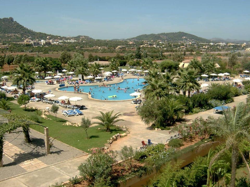 Blick auf den Pool Garbí Cala Millor