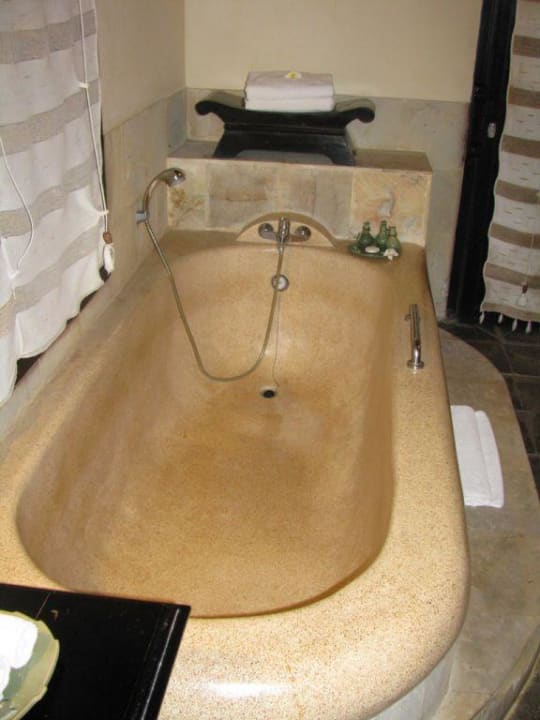 Badewanne für 2 Furama Villas & Spa Ubud