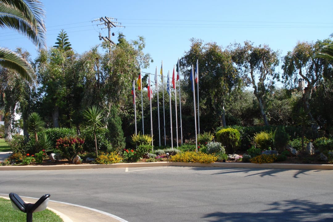 Zufahrt zum Hotel Anissa Beach & Village