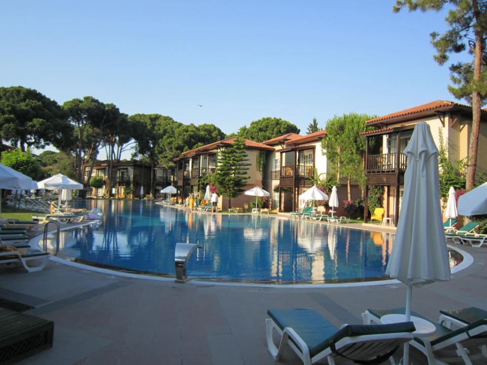 Pool vor den Select Villas Papillon Ayscha