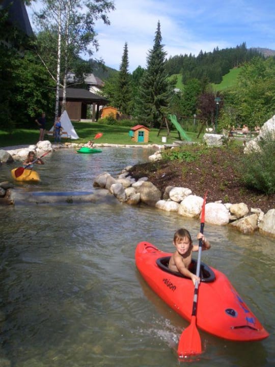 Abenteuerliche Fahrt mit dem Kanu im Wasserpark! Hotel Kerschbaumer