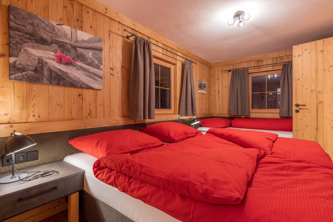 Zimmer Luxus Chalet Fasserhäusl im Zillertal - Sauna ,Hot Tub, Kamin & Alpenblick für bis zu 10 Personen