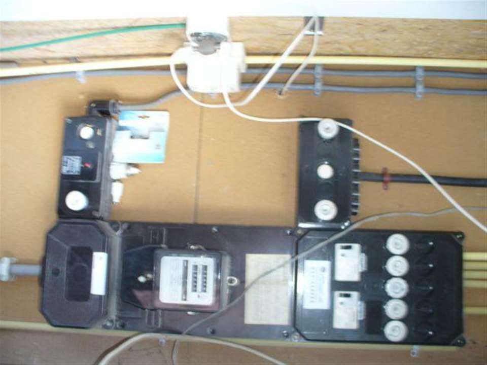 Stromzähler im Wandschrank hinter der Tür Apartments Stegelshof