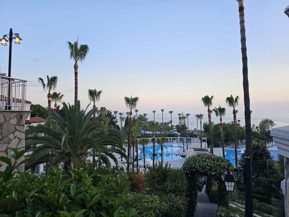 Gartenanlage Iz Flower Side Beach Hotel