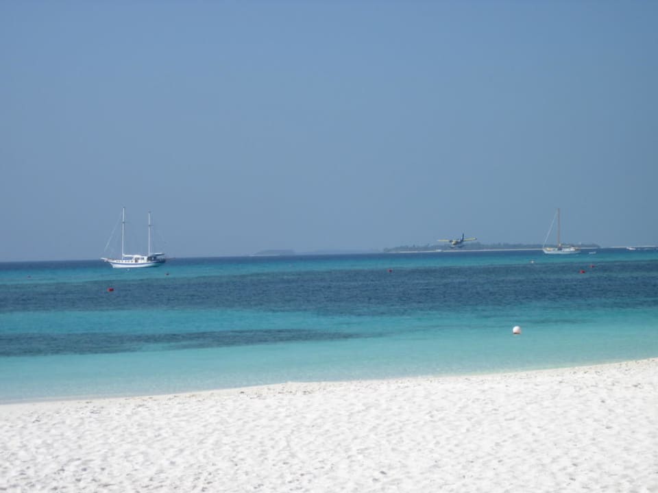 Wasserflieger bei der Landung Kuredu Island Resort & Spa