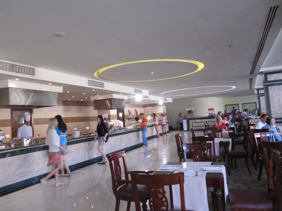 Один из ресторанов Titanic Beach Spa & Aqua Park