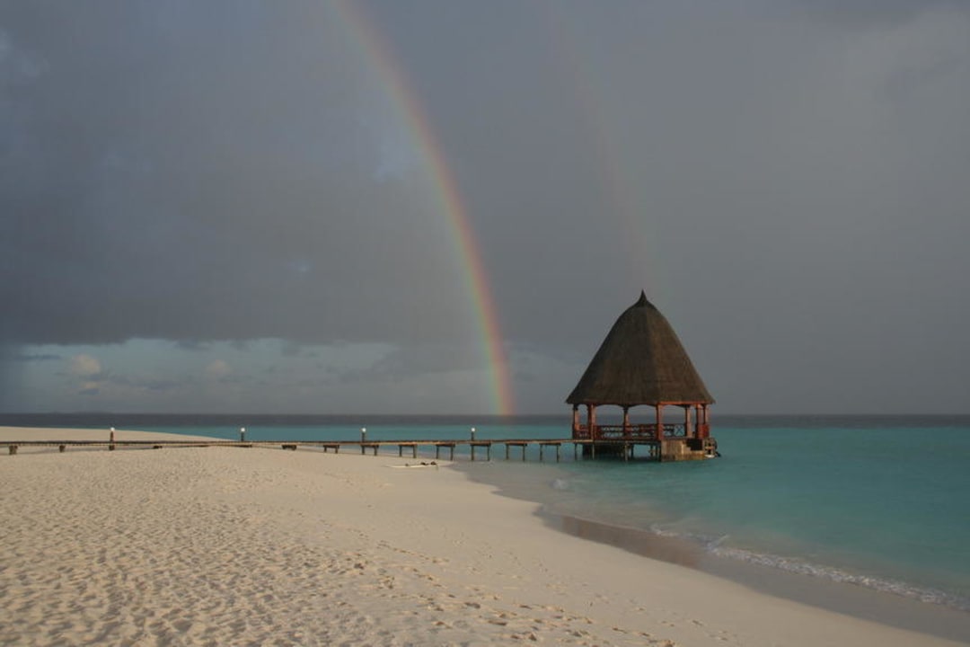 Blick auf das Jetty am Tage Angaga Island Resort