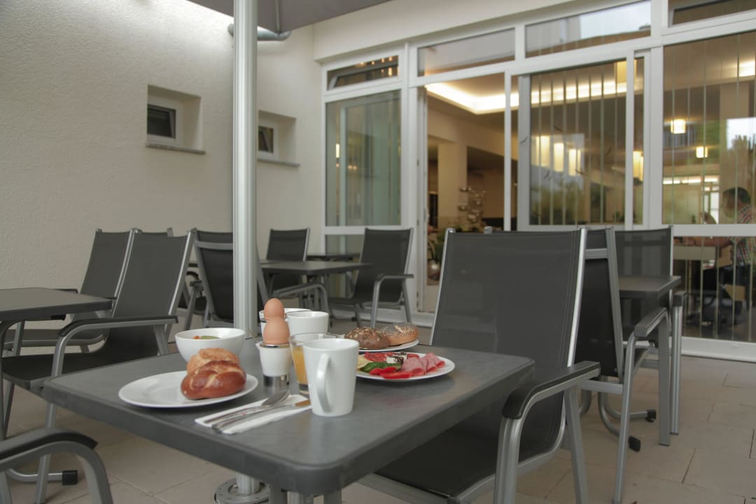 Frühstücksterrasse Boardinghouse HOME - Adults only