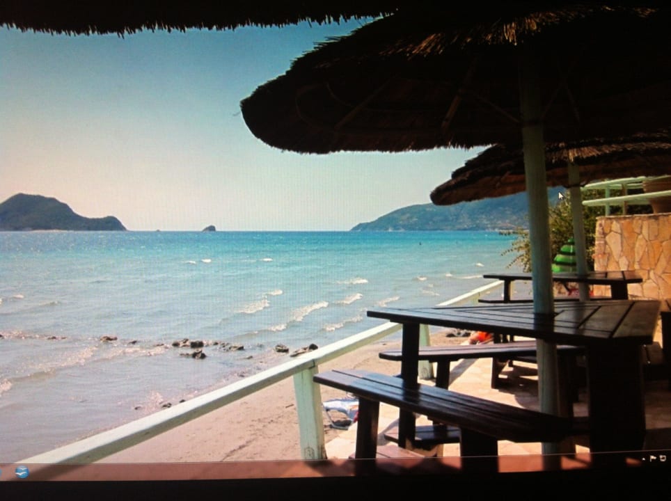 Blick von der Bar aufs Meer Porto Koukla Beach