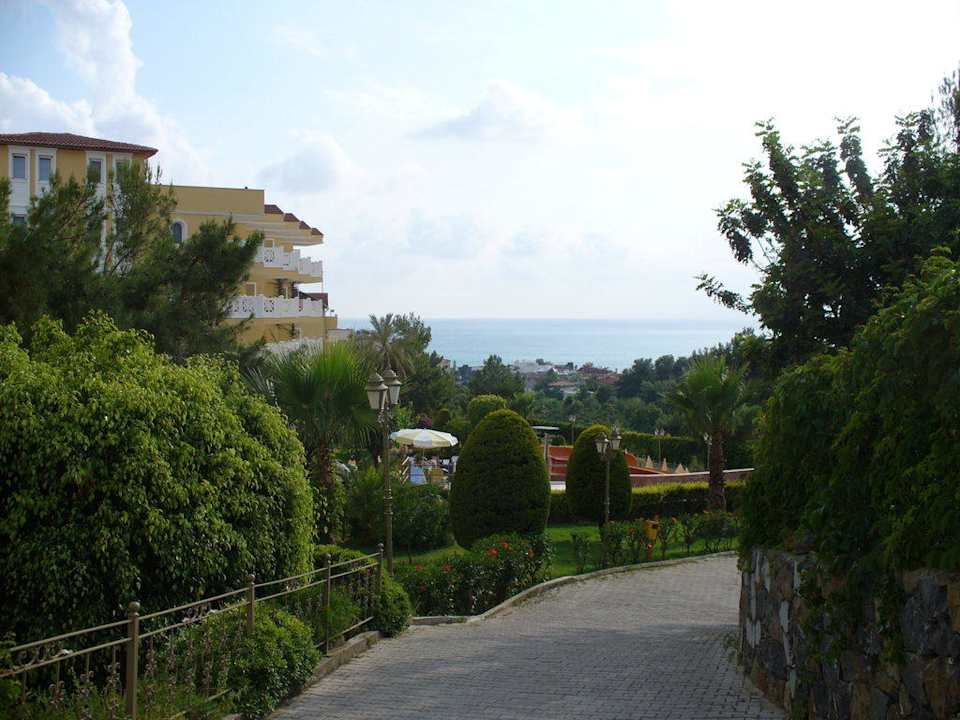 Территория Larina Resort Spa & Hotel