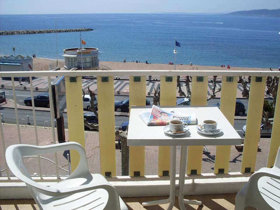 Blick auf den Balkon  Hotel Beausejour