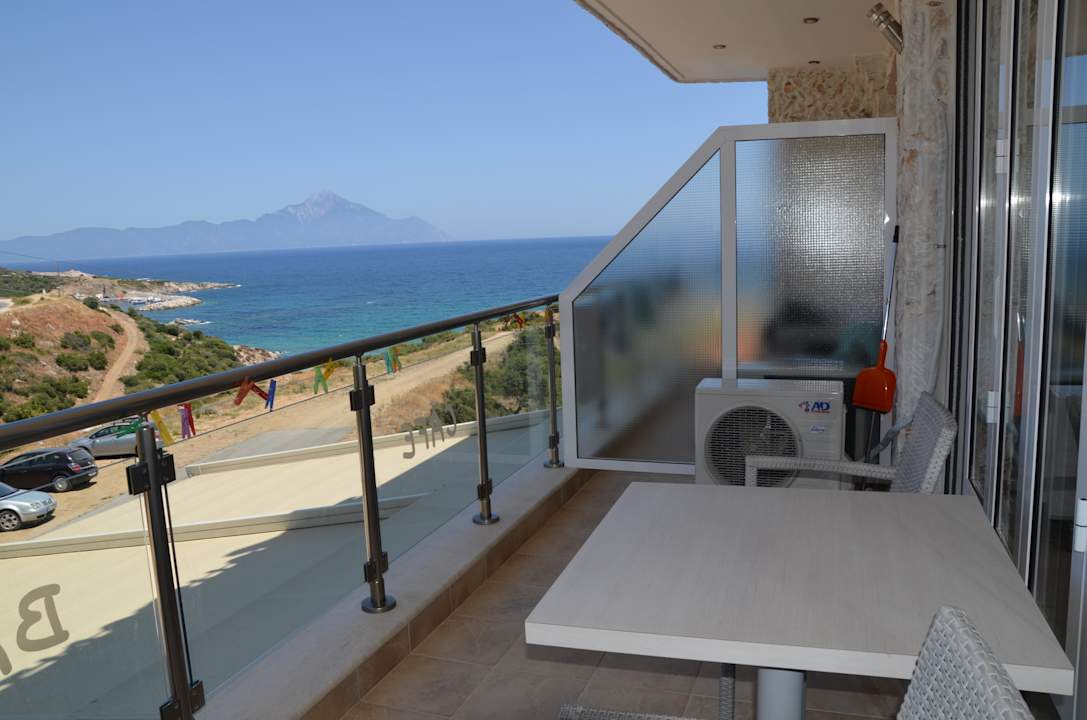 Balkon mit Aussicht auf Berg Athos Hotel Maistrali