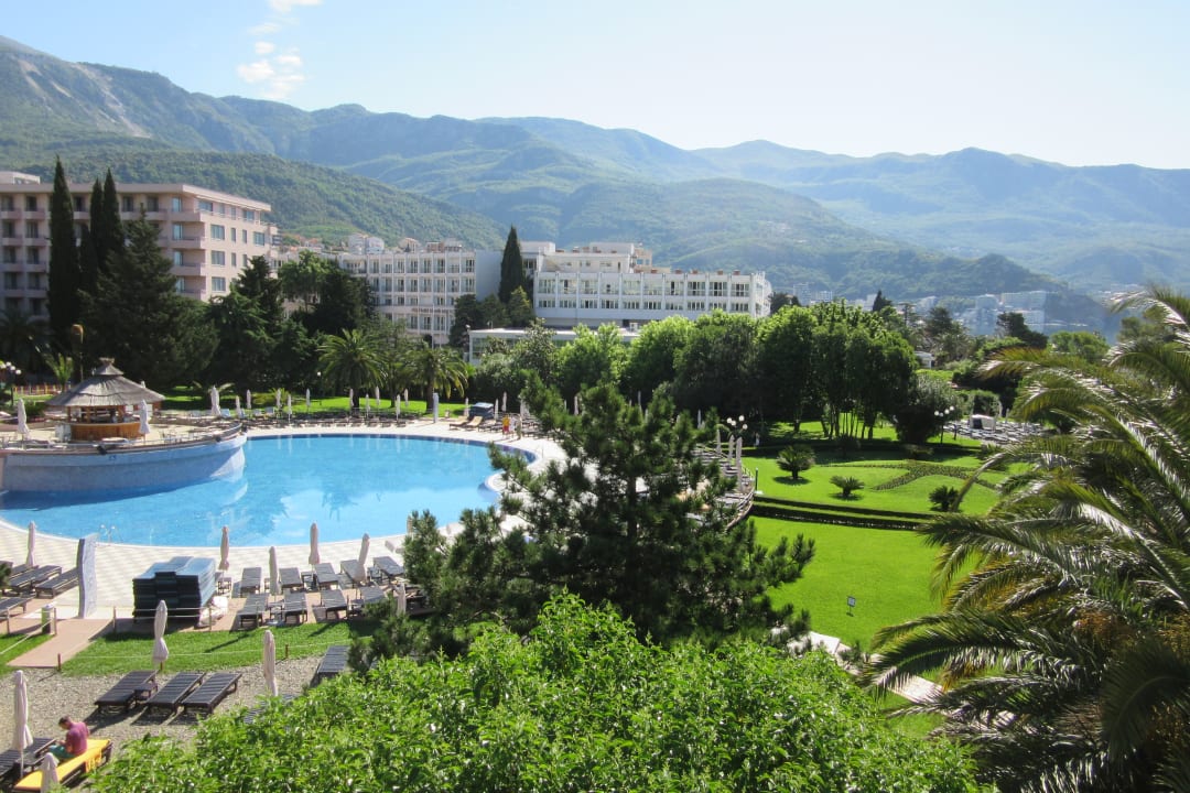 Gartenanlage Iberostar Waves Bellevue