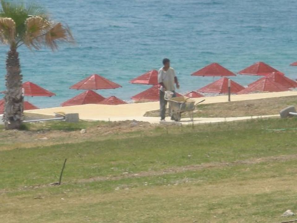 Auf dem Weg zum Strand Atlantica Kolymbia Beach