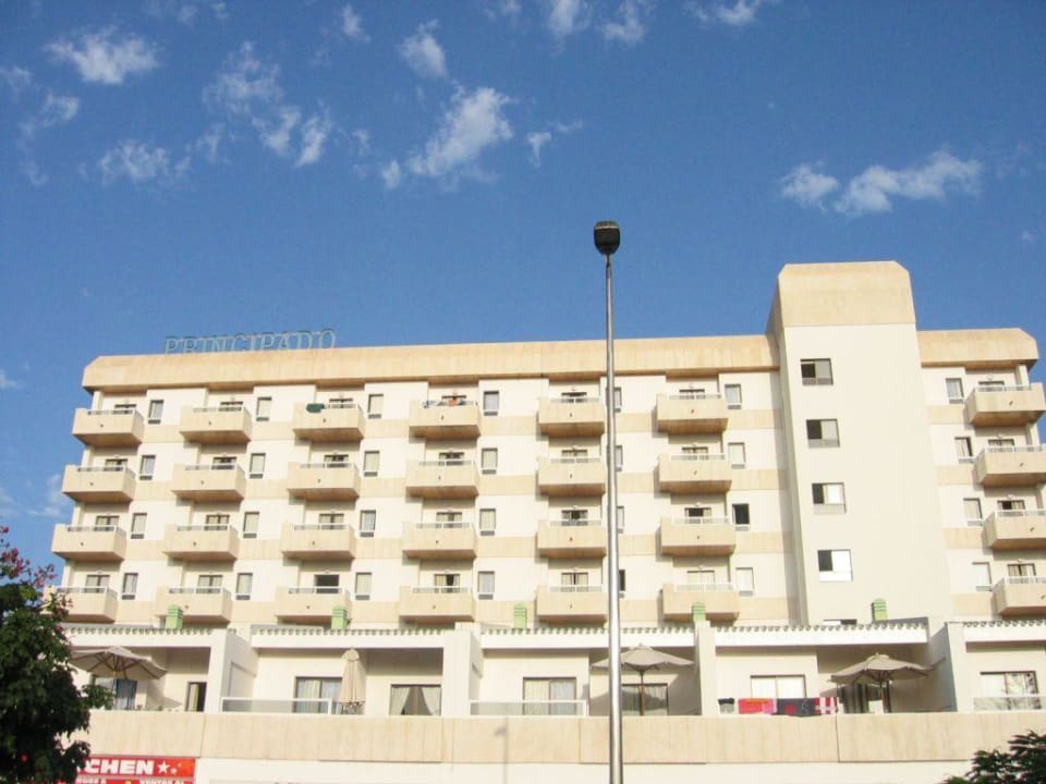 Blick aufs Hotel von der Landseite Hotel Principado