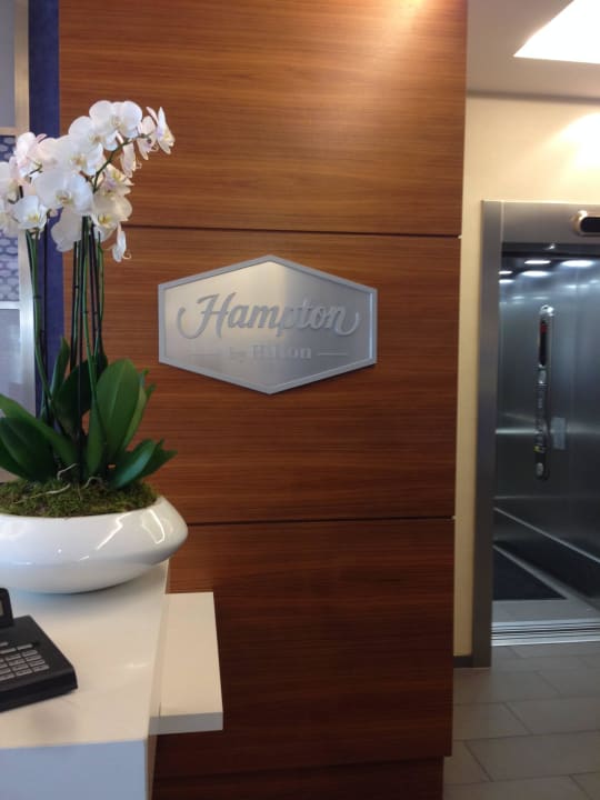 Serlvietafel Hampton by Hilton Berlin City West