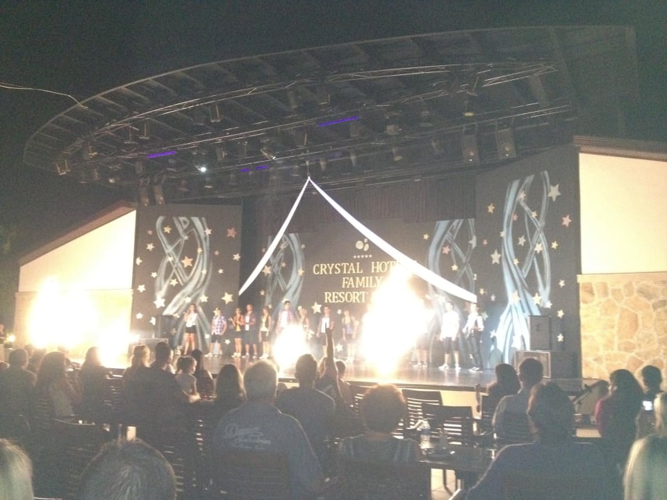 Amphitheater Crystal Family Comfort Collection