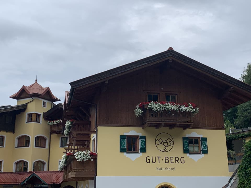 Außenansicht Gut Berg Naturhotel