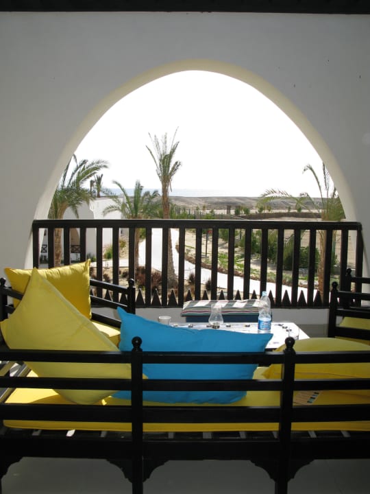 Balkon des Deluxe Zimmer Hilton Marsa Alam Nubian Resort
