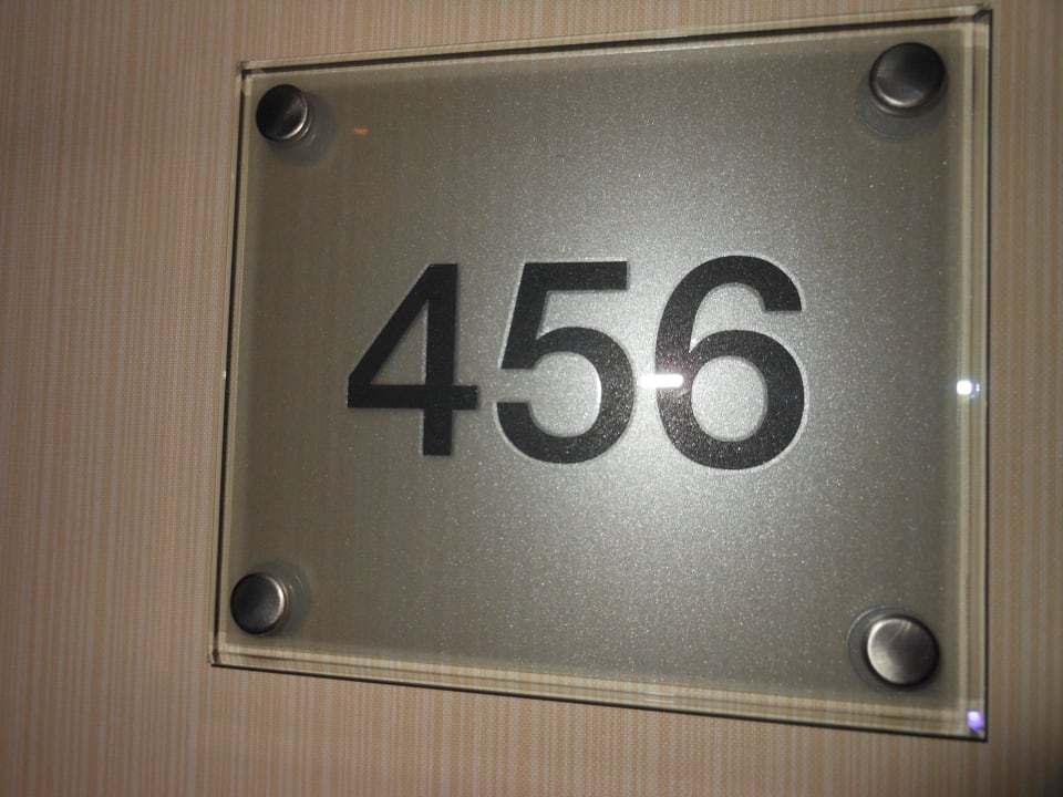 Zimmer 456 - Beschriftung Courtyard by Marriott Basel