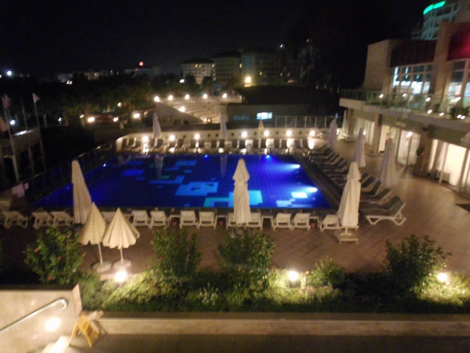 Ruhepool am Abend Sealife Buket Resort & Beach