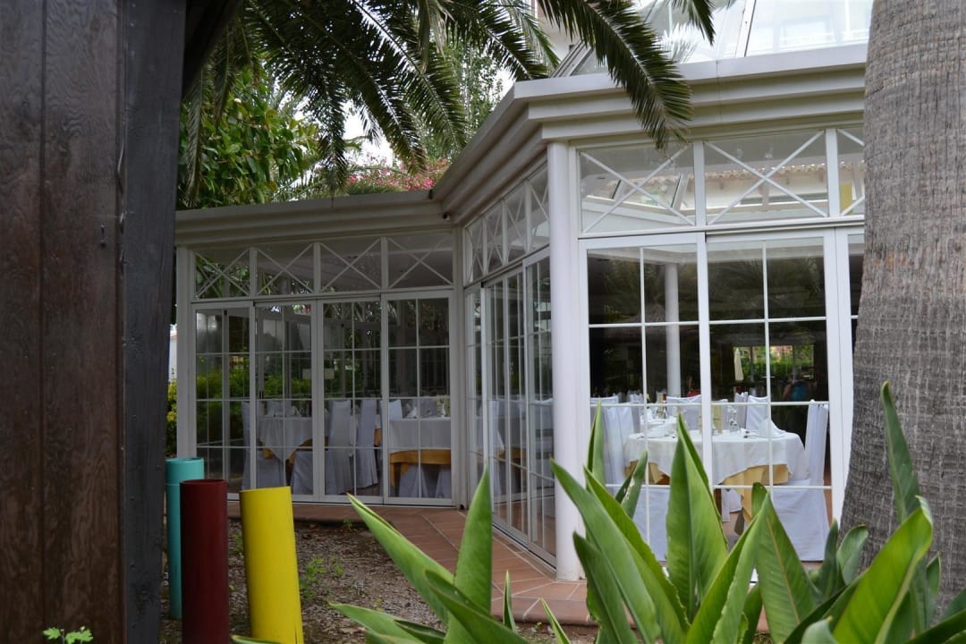 Speisesaal vom Garten aus Bahía de Alcúdia Hotel & Spa
