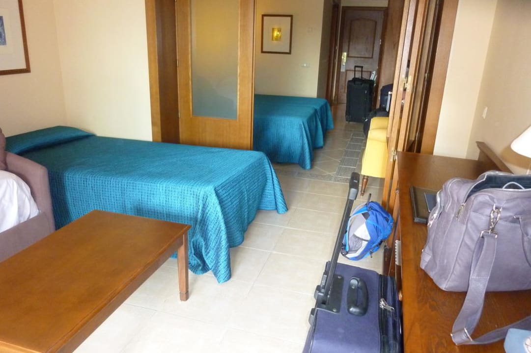 Fam.zimmer - Blick vom "Kinderzimmer" i.d. Raum Hipotels Barrosa Garden