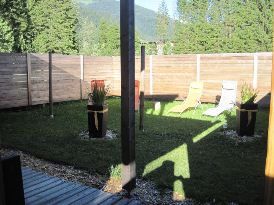 Liegewiese Saunabereich Pension & Ferienwohnung Solaria