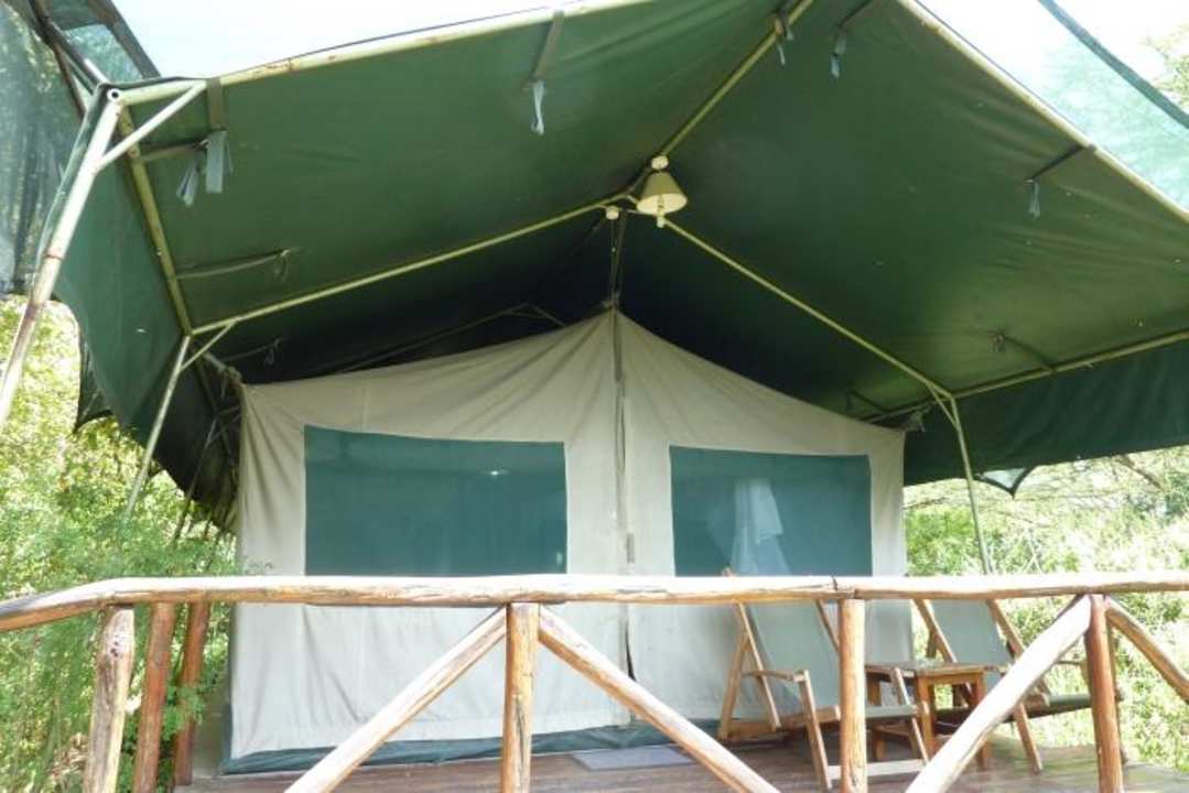 Außenansicht mit Veranda Aruba-Mara Camp