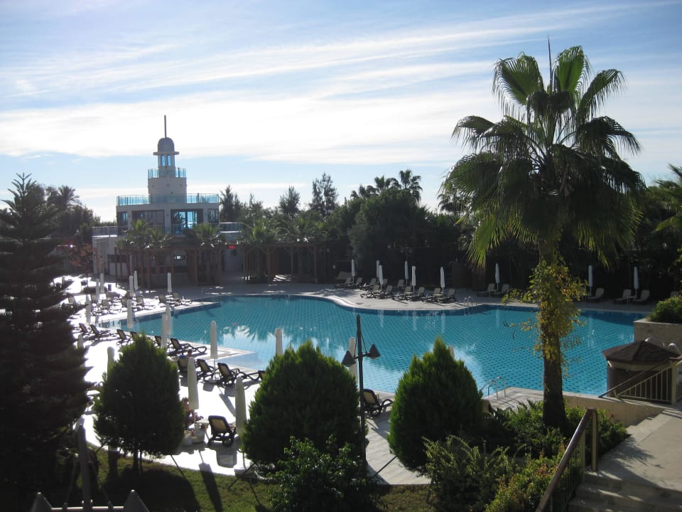 Ausblick auf Poolanlage Commodore Elite Suites & Spa - Adults only