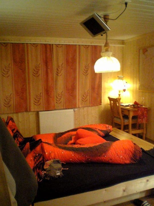 Das Bett am Abend... Hotel Adler